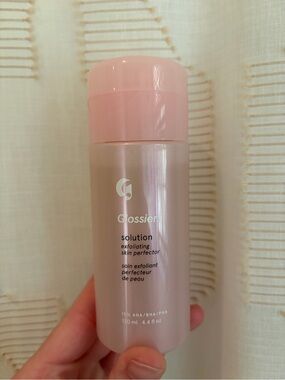 Glossier Solution Exfoliating Skin Perfector